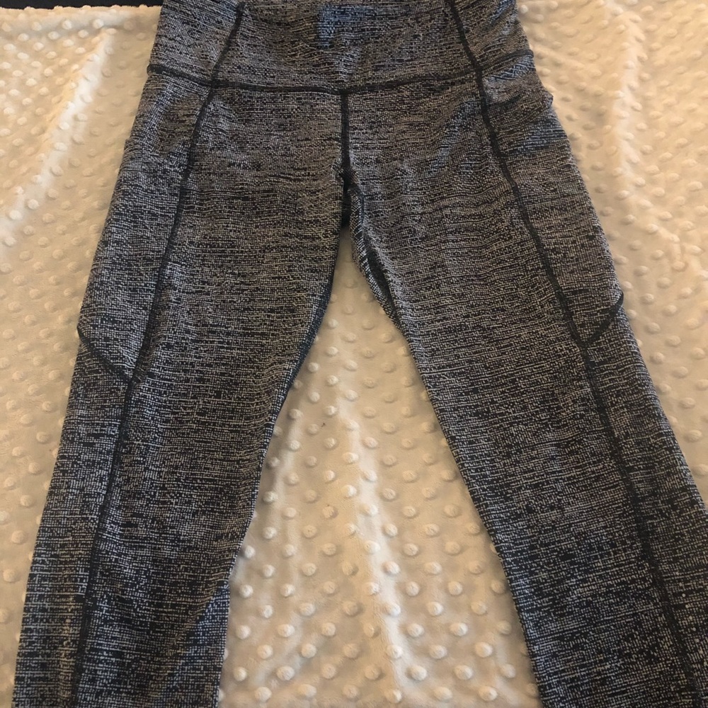 Lululemon crop workout pants